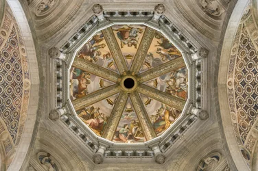 Vue de la voûte de la nef centrale avec fresque, Certosa di Pavia, Lombardie, Italie